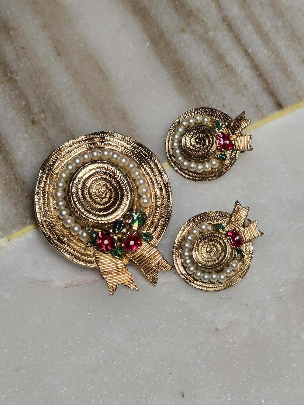 Vintage Ciner Faux Pearl & Rhinestone Hat Brooch Earrings Set Gold Tone Signed